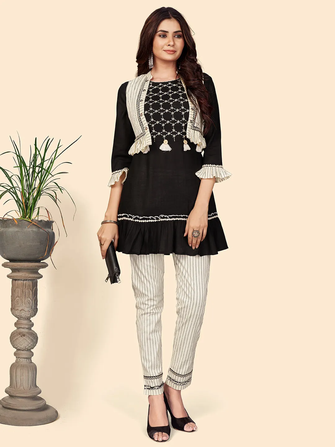 Women'S Embroidered Flared Cotton Black Stitched Top Pant With Koti